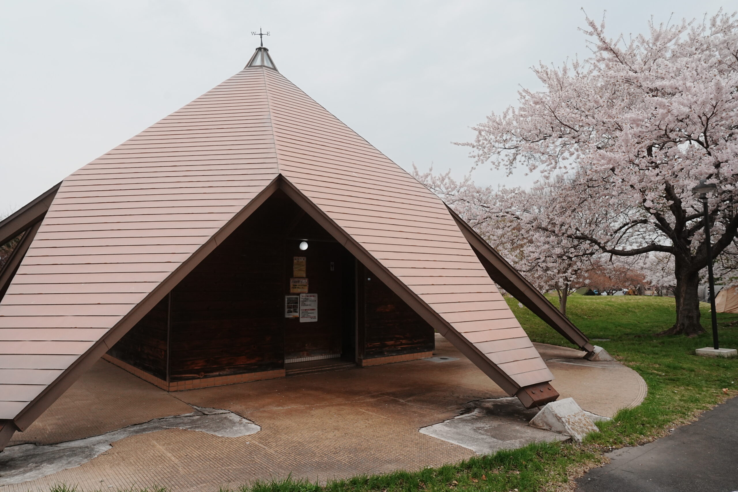 芦野公園トイレ外観