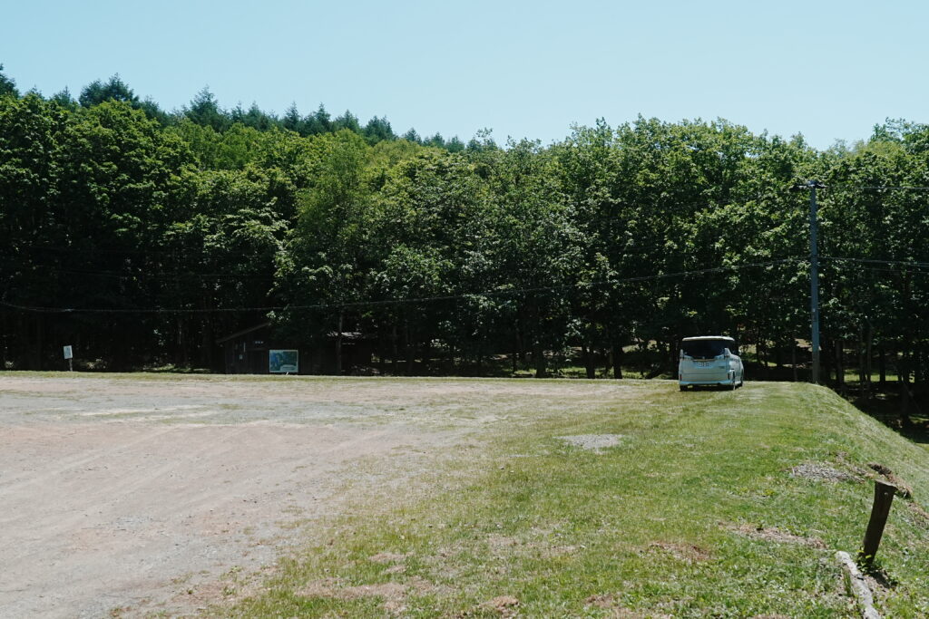 岩洞湖キャンプ場(フリーサイト)・駐車場