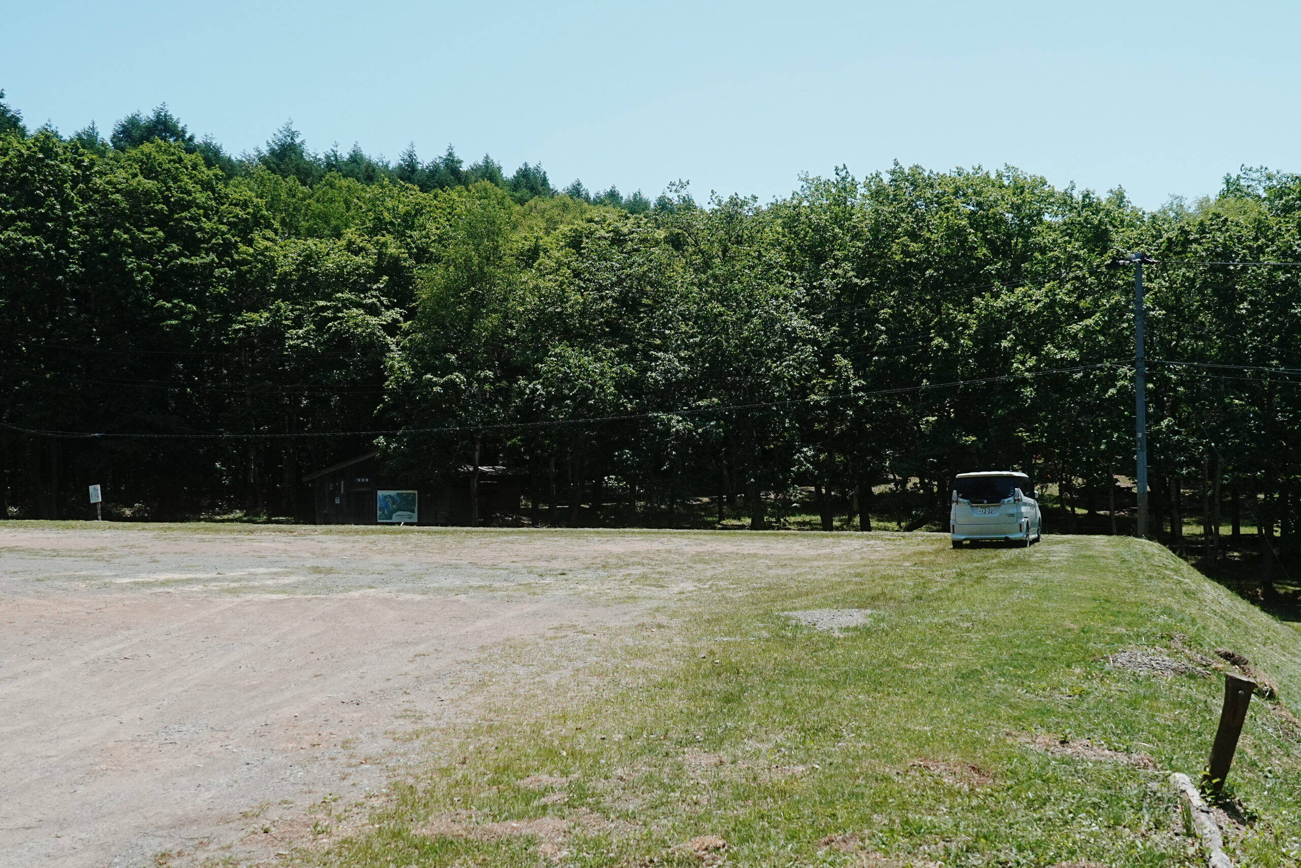 岩洞湖キャンプ場(フリーサイト)・駐車場