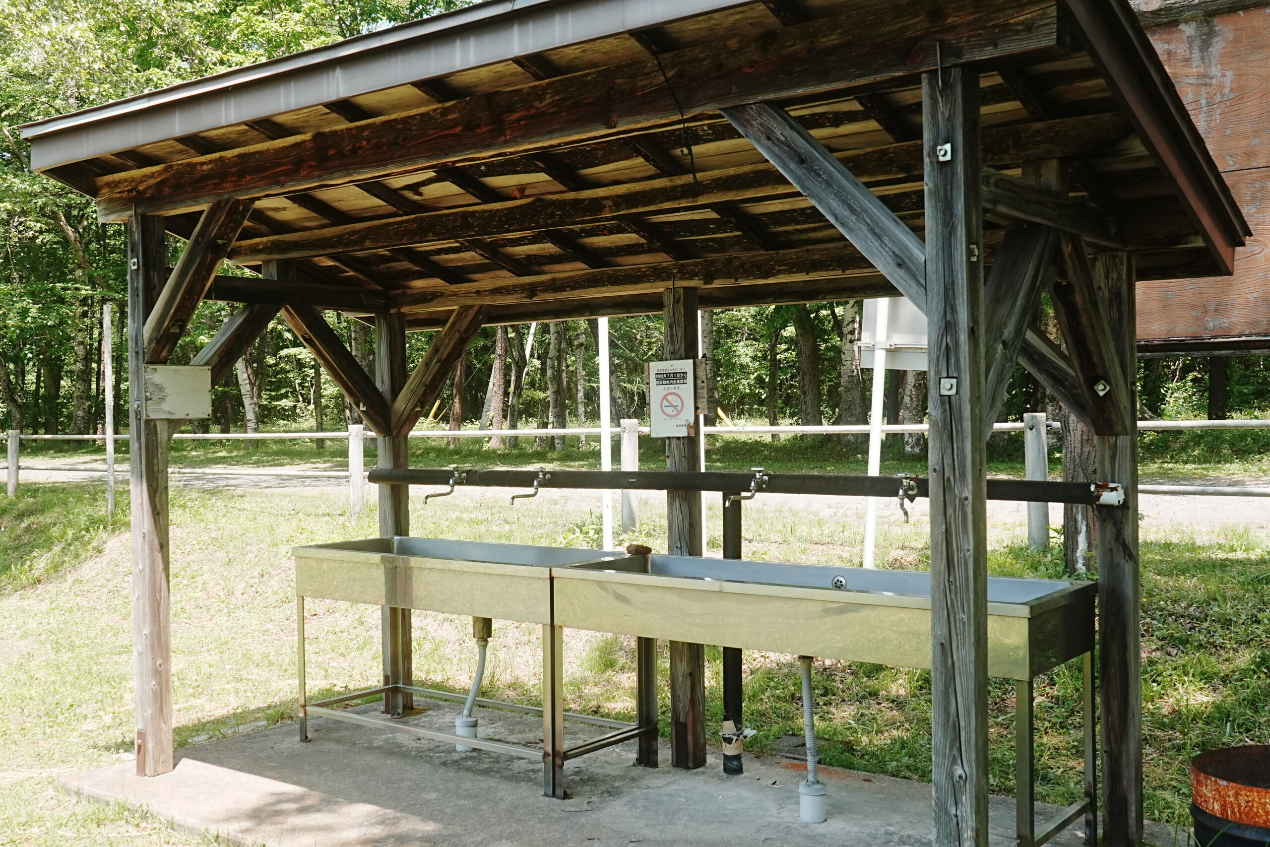 岩洞湖ピクニック広場・炊事場