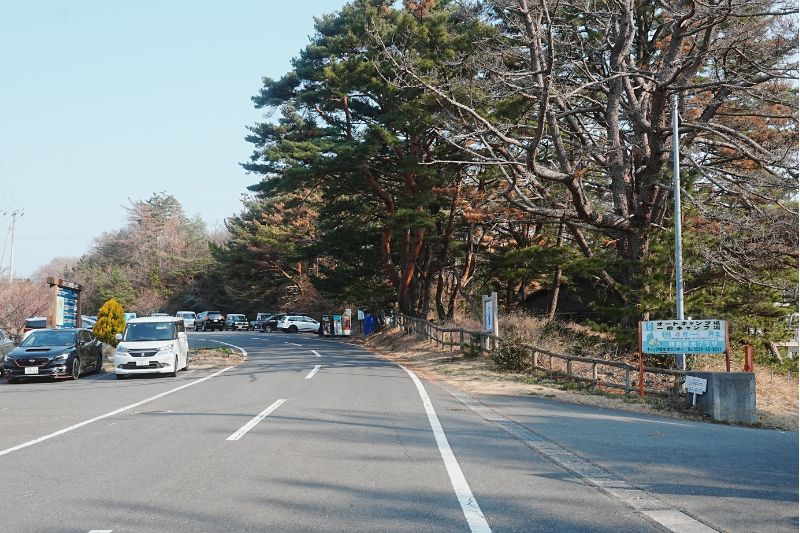 神割崎キャンプ場・駐車場　入口左横