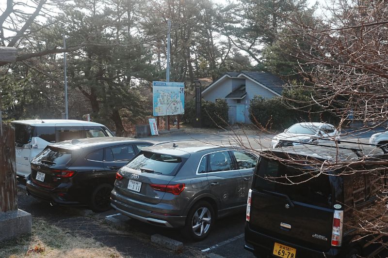 神割崎キャンプ場・入口正面駐車場