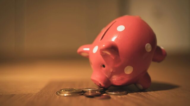 趣味費　アイキャッチ　豚　貯金箱　お金　貯金