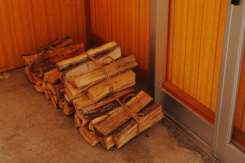岩洞湖家族旅行村キャンプ場・管理棟　薪販売