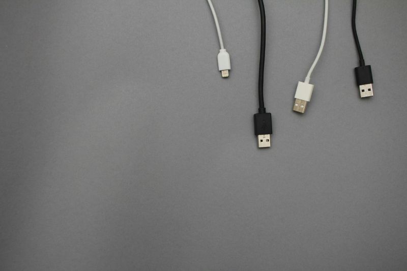 充電ケーブル　USB
