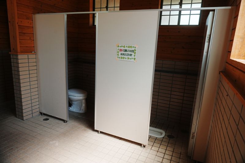 秋田県立中央公園ファミリーキャンプ場・トイレ２