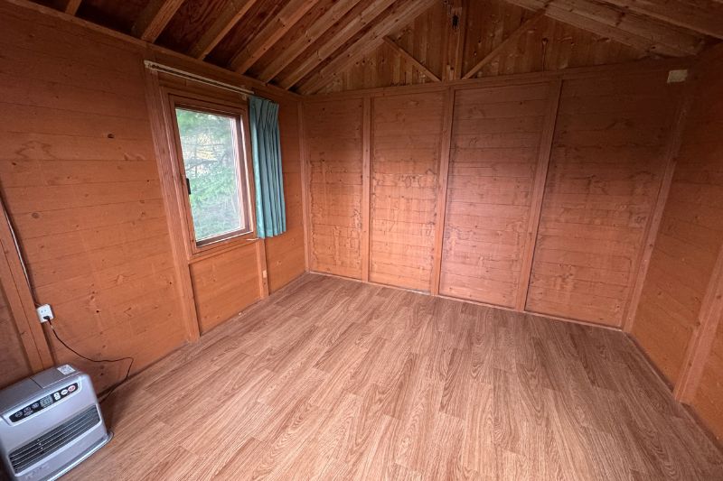 北海道・星に手の届く丘キャンプ場　４人用８帖タイプ バンガロー　４人用ロフトタイプ バンガロー　内観