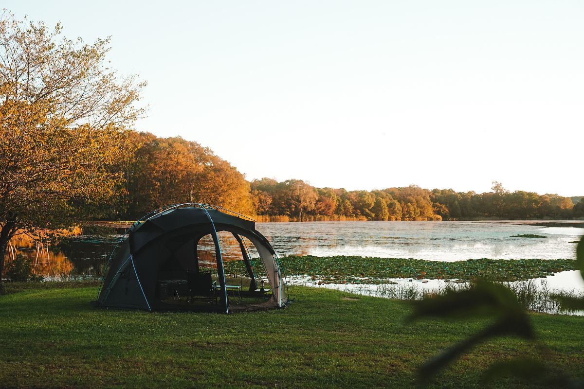 北海道・OHNUMA CAMPBASE アイキャッチ レイクサイド 湖畔 景色