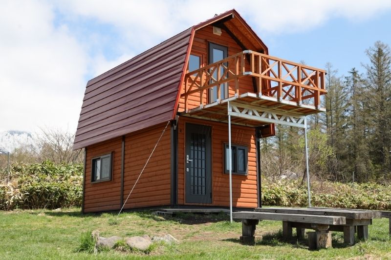北海道・星に手の届く丘キャンプ場　４人用絶景展望テラス付き バンガロー　外観
