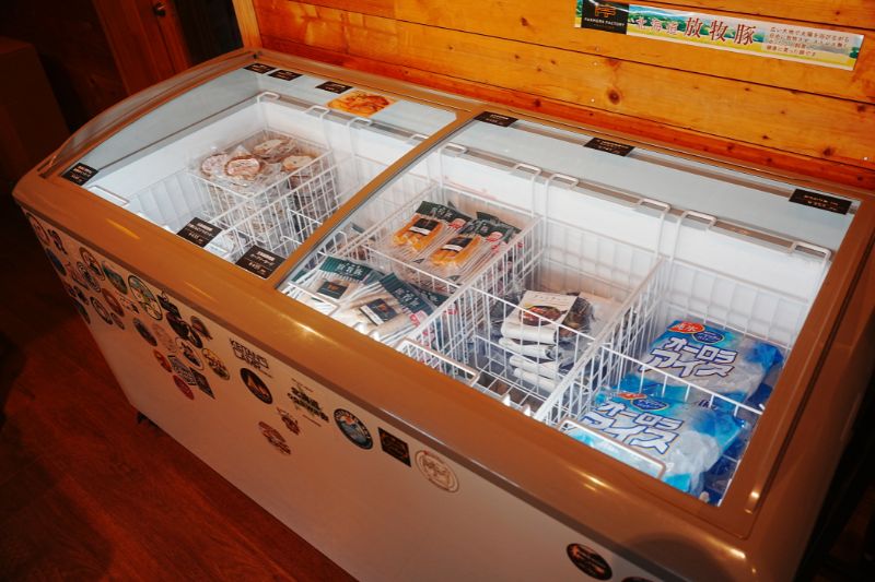 北海道・OHNUMA CAMPBASE 管理棟内 売店3