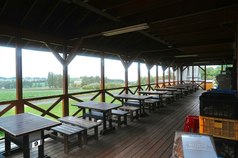 北海道・星に手の届く丘キャンプ場 富良野ジンギスカン ひつじの丘 本店 店内