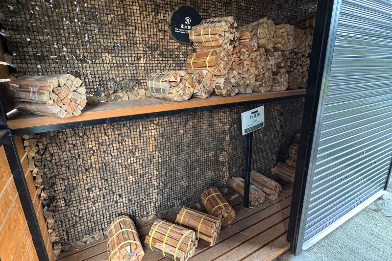 ふもとっぱらキャンプ場 売店 針葉樹