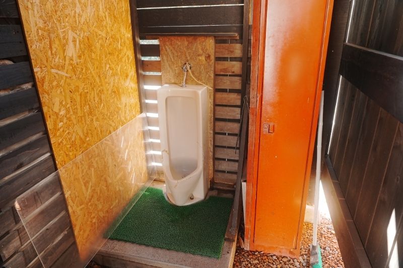 スリーストーンキャンプ場　A〜D ウッドデッキ　W〜Zサイト　トイレ１