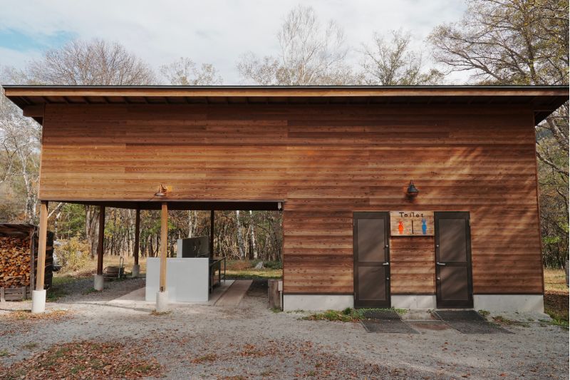 姫木平ホワイトバーチキャンプフィールド　トイレ　炊事場　外観