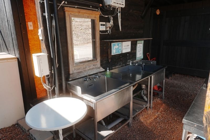 スリーストーンキャンプ場　A〜D ウッドデッキ　W〜Zサイト　炊事場