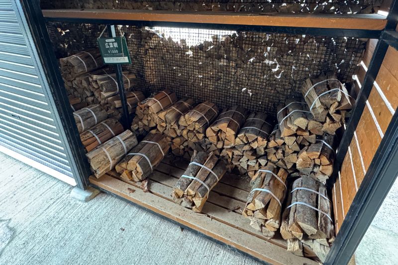 ふもとっぱらキャンプ場 売店 広葉樹