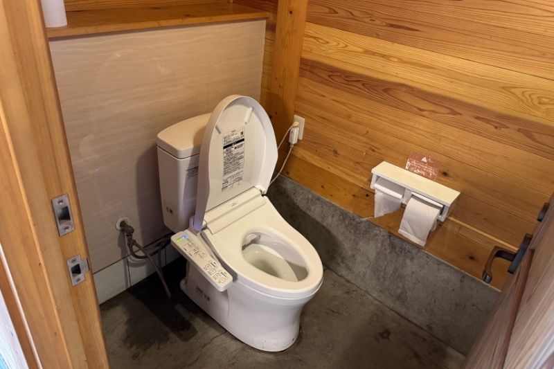 ふもとっぱらキャンプ場 草原中央トイレ 内観2