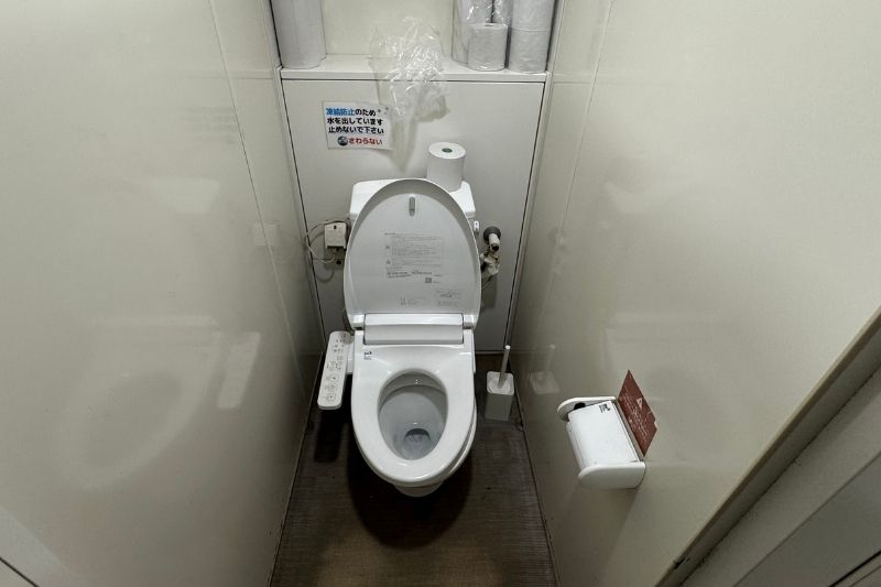 ふもとっぱらキャンプ場 富士山トイレ 内観2