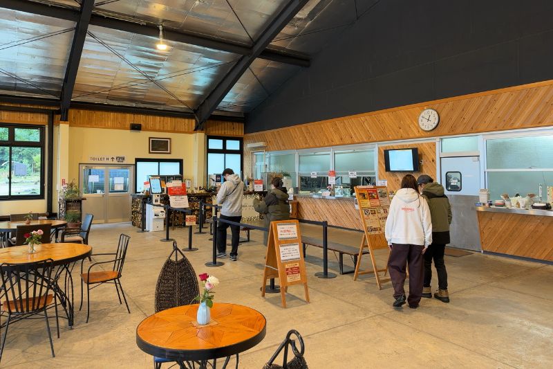 ふもとっぱらキャンプ場 金山テラス 注文カウンター