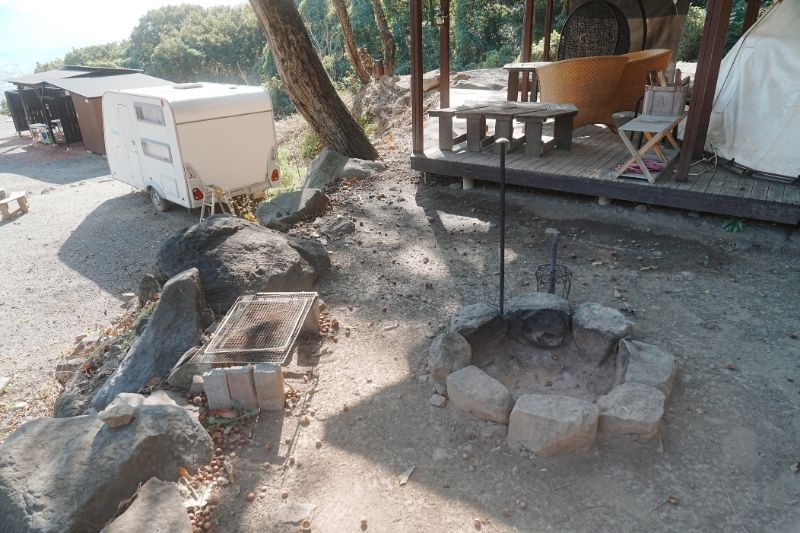 スリーストーンキャンプ場　常設　ティピーC　解説２