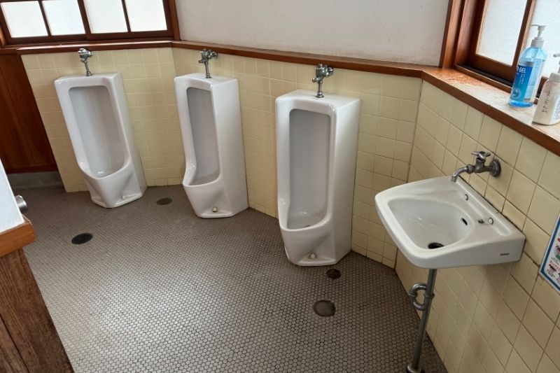 とことん山キャンプ場　場内トイレ　内観１　