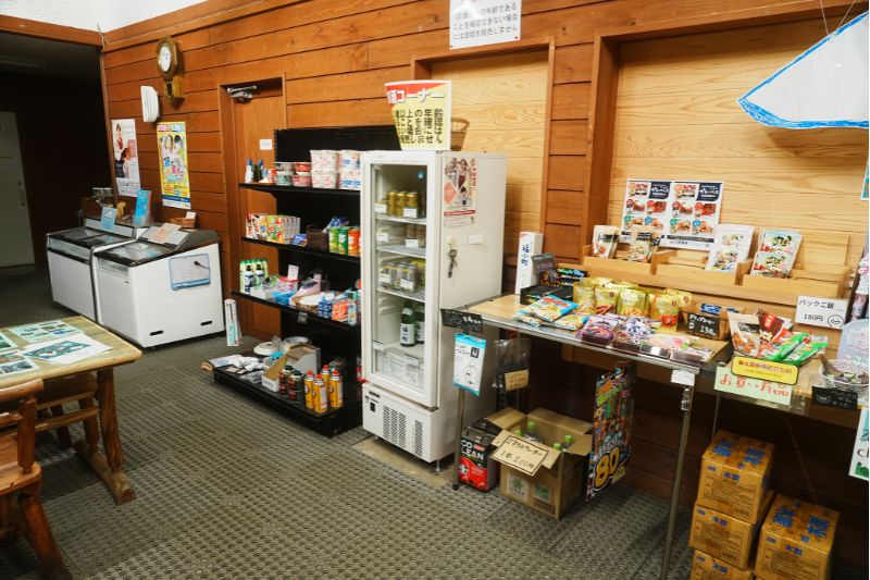 とことん山キャンプ場　管理棟　売店１