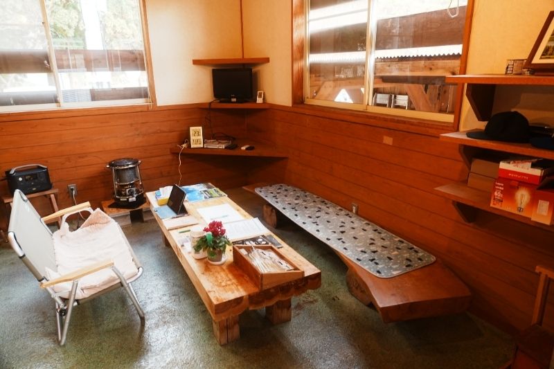 とことん山キャンプ場　管理棟　受付２