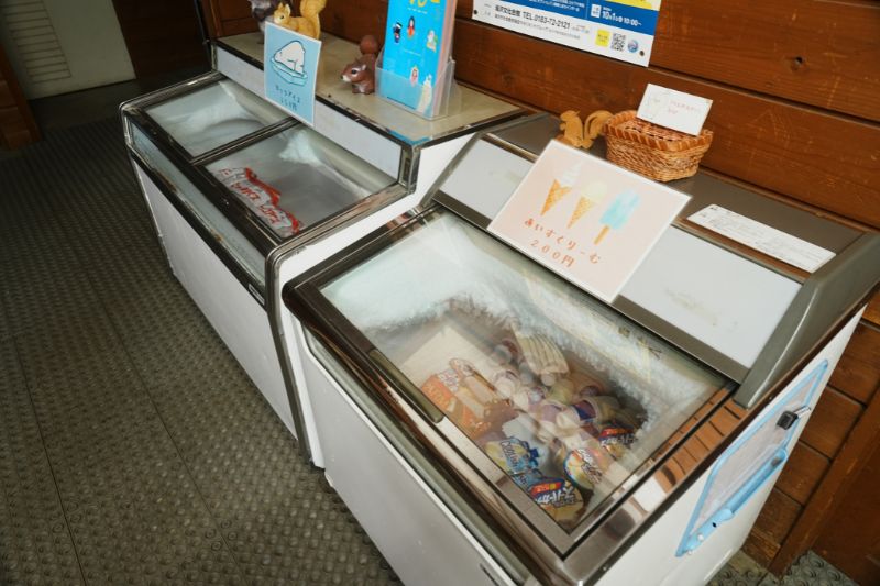 とことん山キャンプ場　管理棟　売店２