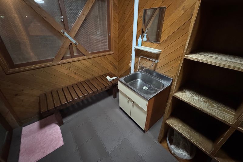 とことん山キャンプ場　温泉　洗面台　脱衣所