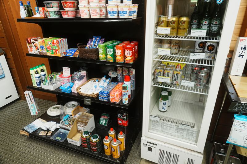 とことん山キャンプ場　管理棟　売店３