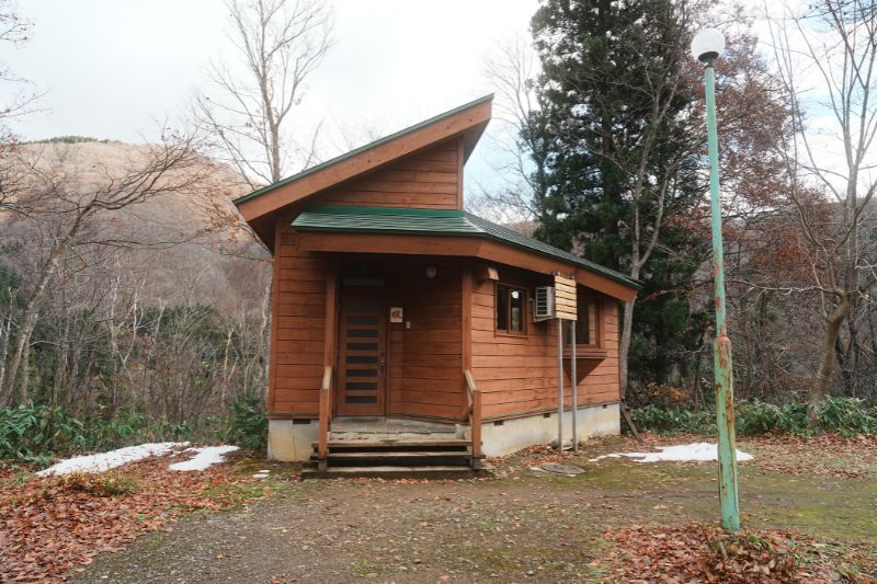 とことん山キャンプ場　バンガロー１