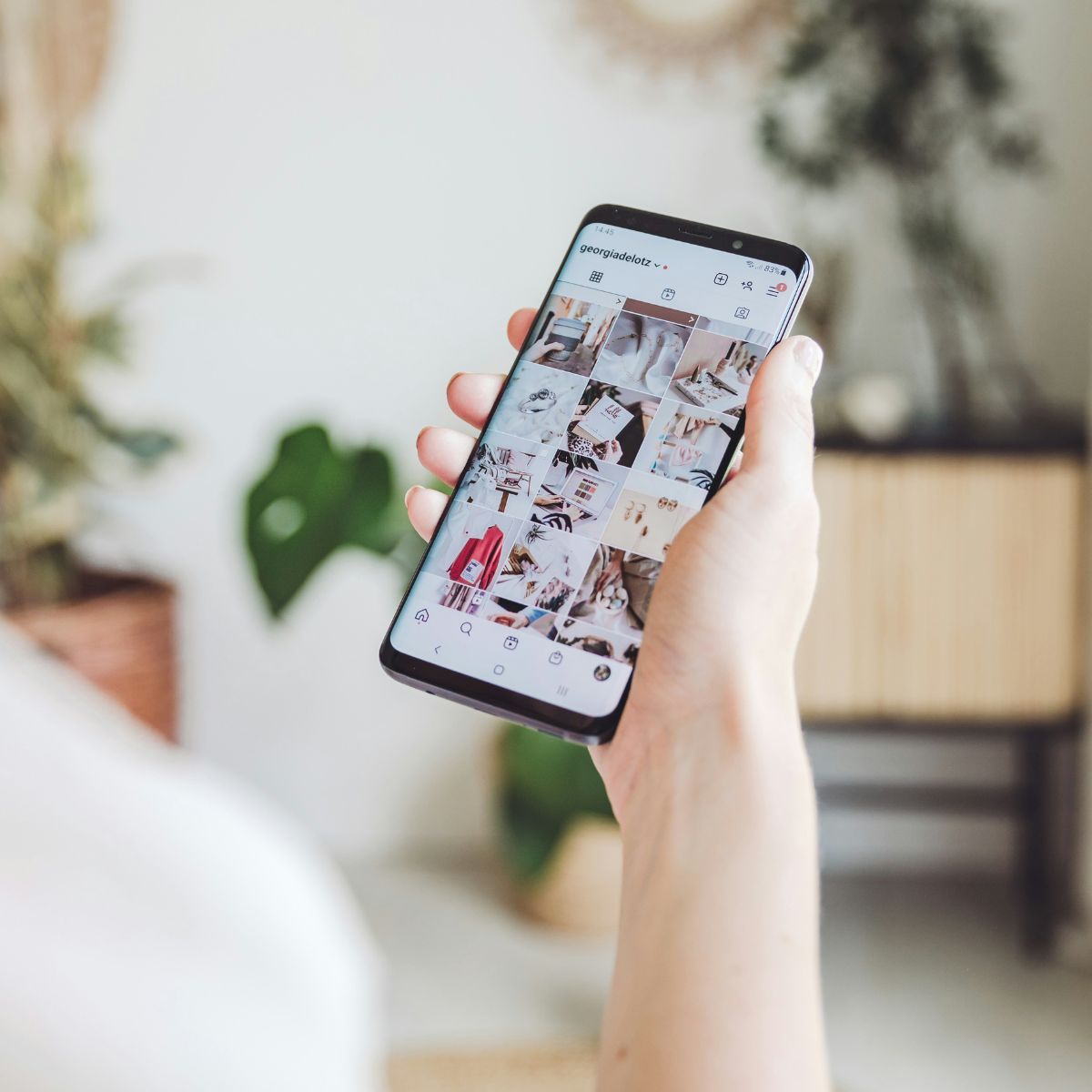 お金 悩み SNS アイキャッチ