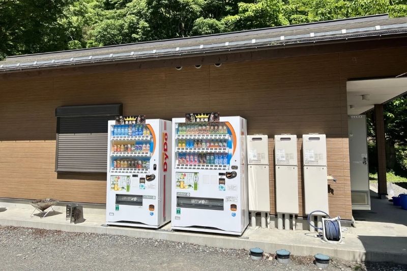 浩庵キャンプ場　シャワー横　自販機