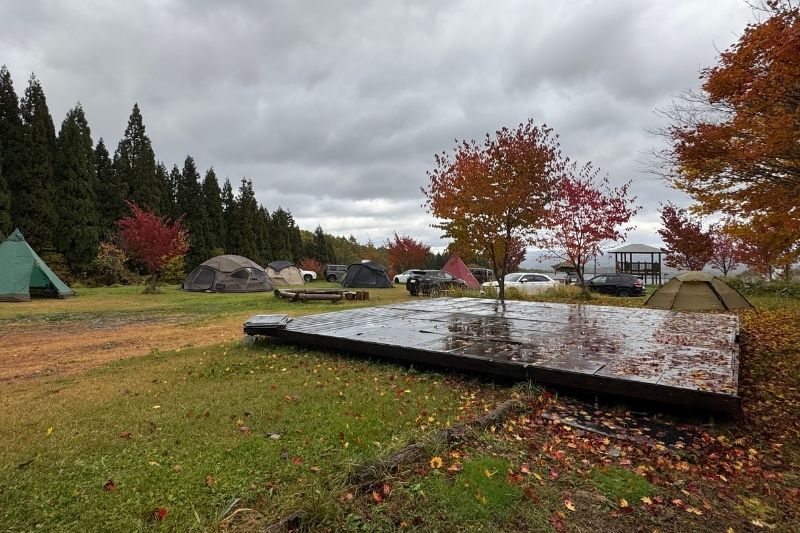 backyard camp　サイト解説　ウッドデッキ４