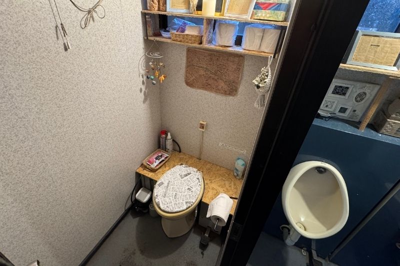 backyard camp　トイレ　内観２