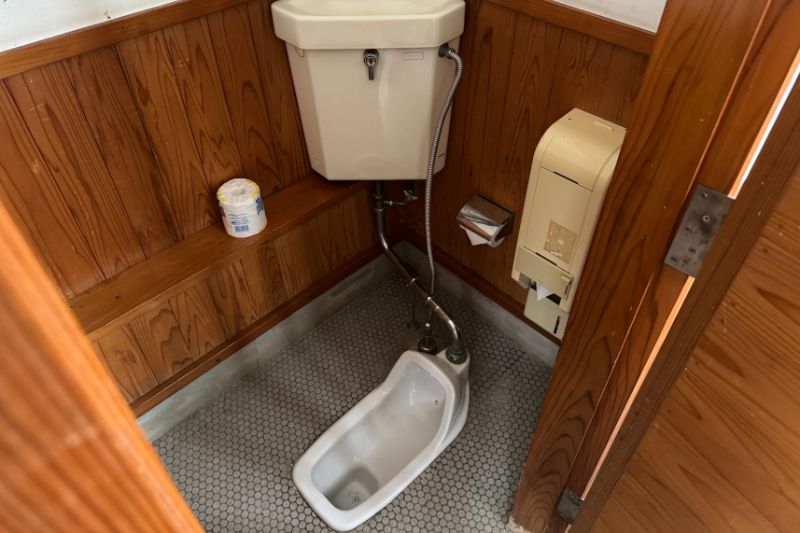 とことん山キャンプ場　場内トイレ　内観３