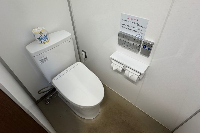とことん山キャンプ場　サニタリー棟　トイレ２