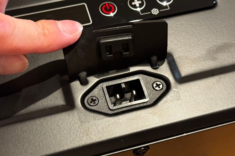 ICECO APL20 BK　給電ソケット１