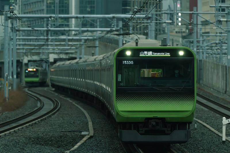 電車　通勤　山手線