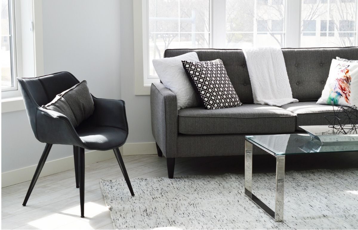 白い床 綺麗なフロア 敷居高い 例