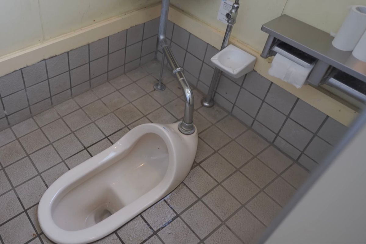 わかさぎ公園浜台キャンプ場 芝生サイト トイレ 内観2