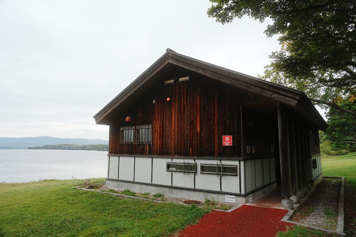 北海道 東大沼キャンプ場 トイレ 外観 清潔