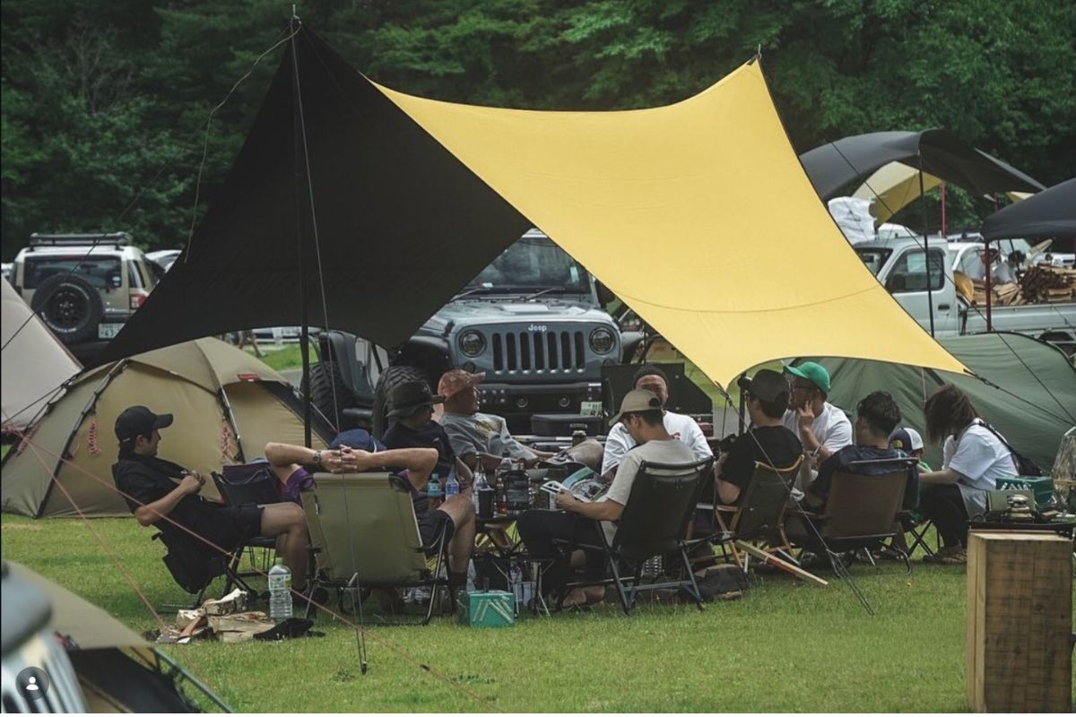 キャンプ　友人　仲間