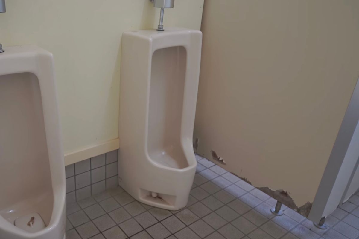 わかさぎ公園浜台キャンプ場 芝生サイト トイレ 内観1