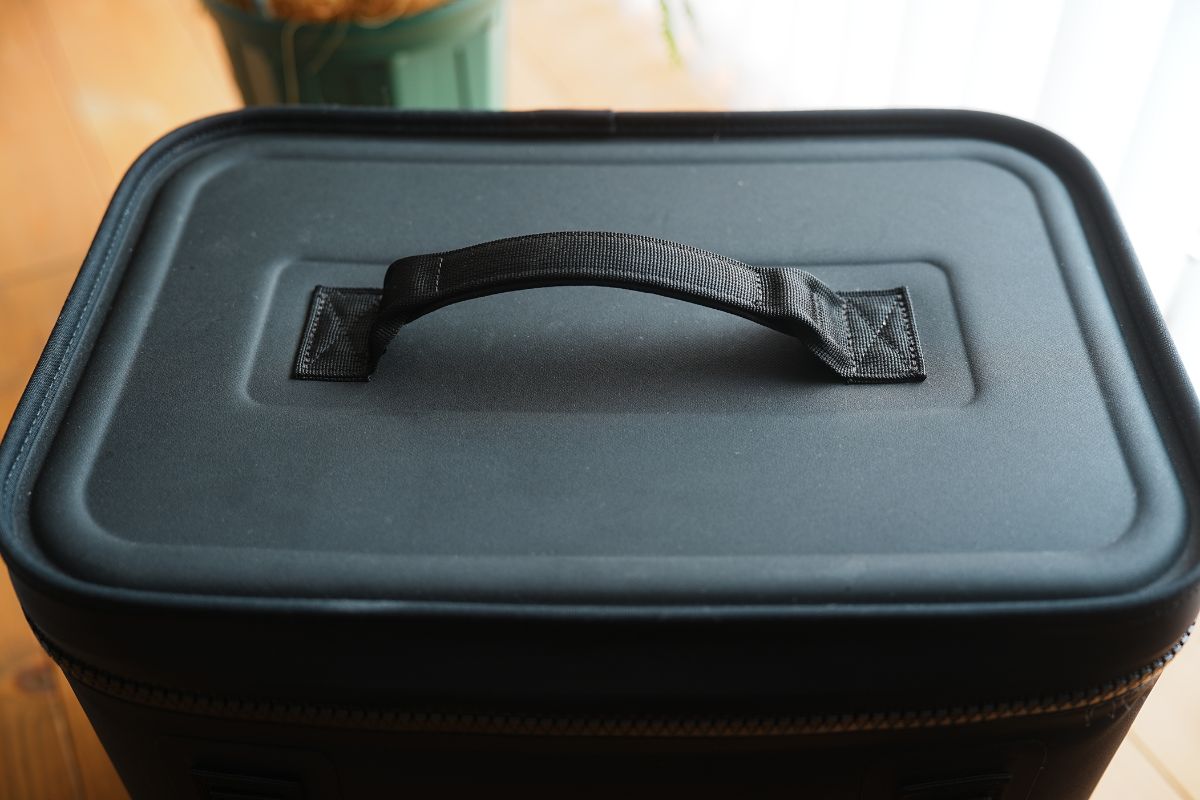 YETI Hopper Flip 18 イエティ ホッパー フリップ 18 ブラック　天板　縁