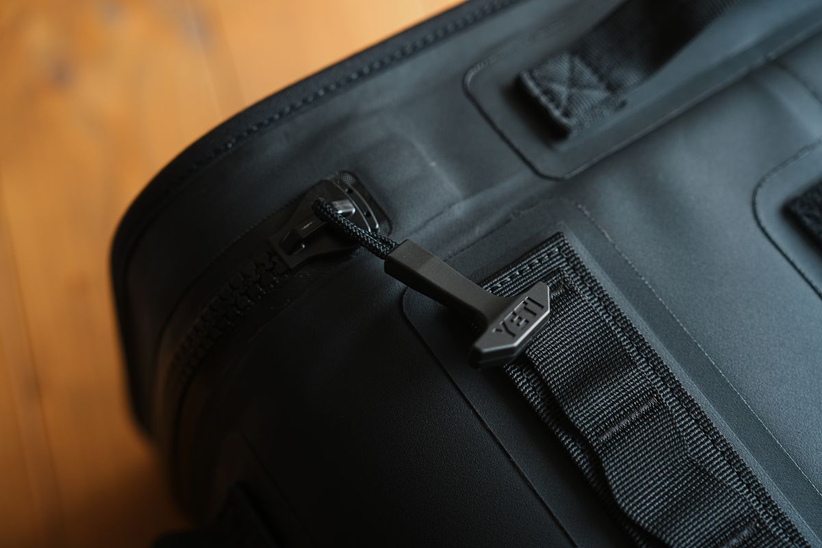 YETI Hopper Flip 18 イエティ ホッパー フリップ 18　シッパープル