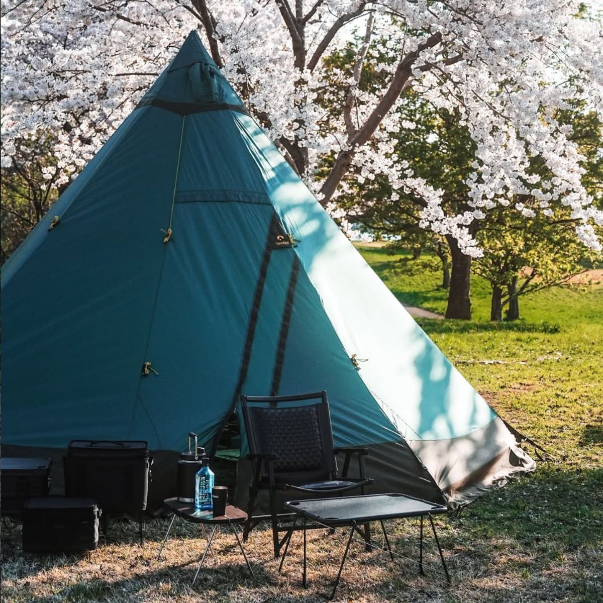 YETI Hopper Flip 18 イエティ ホッパー フリップ 18 オールブラック　使用シーン2