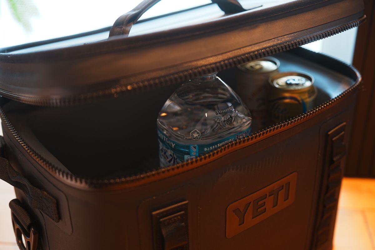 YETI Hopper Flip 18 イエティ ホッパー フリップ 18　２Lペットボトル　縦入れ不可