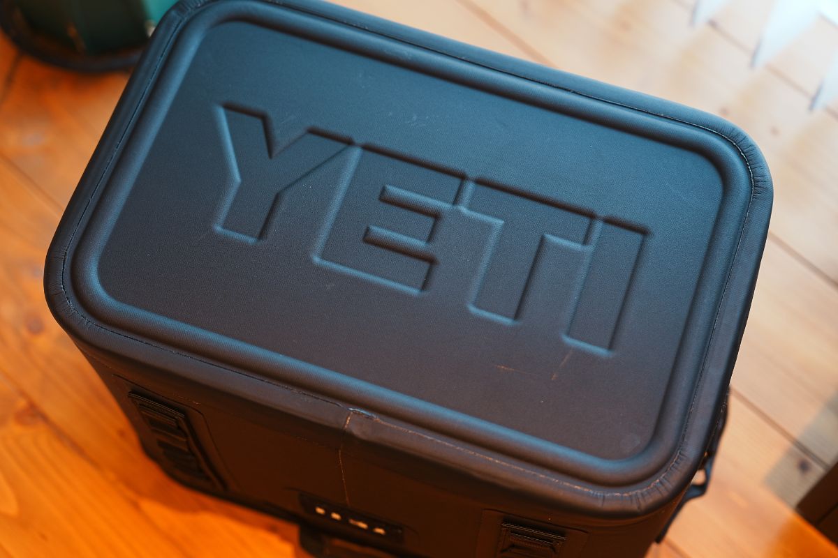YETI Hopper Flip 18 イエティ ホッパー フリップ 18 ブラック　底面　滑りにくい