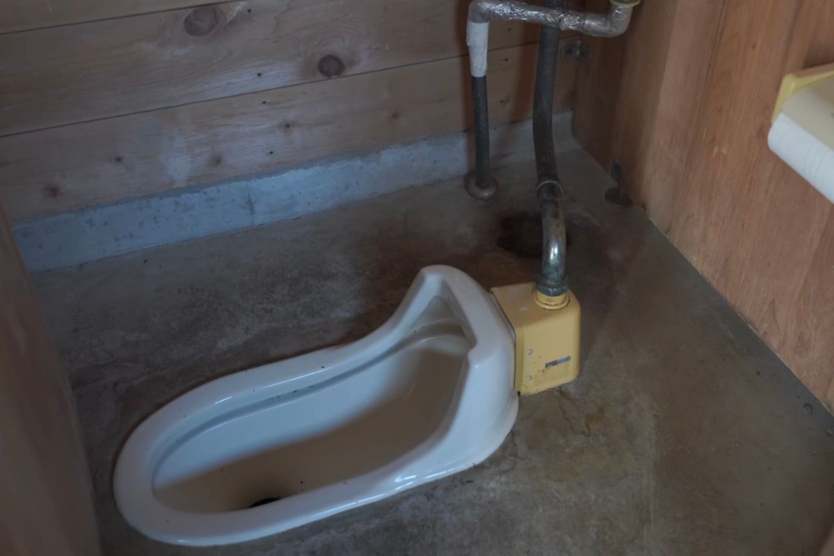 わかさぎ公園浜台キャンプ場 オートキャンプ場 トイレ 内観2